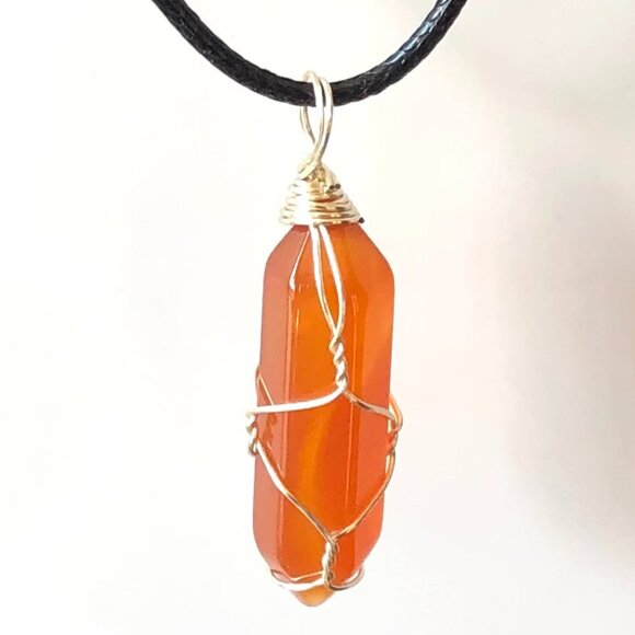 Red Agate Natural Gemstone Hexagonal Point Wire Wrapped Pendant Necklace - Picture 2 of 2